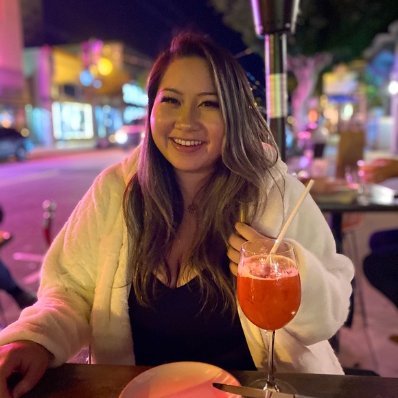 Meet your Posher, Stephanie! - Picture 2 of 4